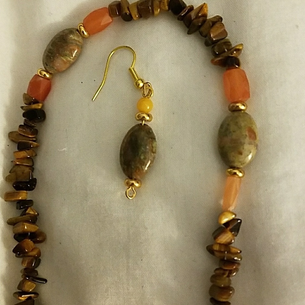 Artisan handmade necklace set - Picture 3 of 3